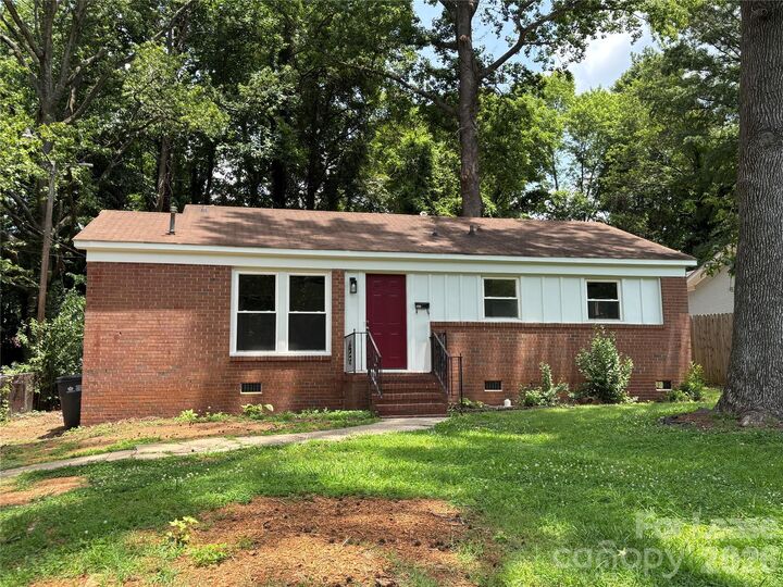 Property Photo:  2627 Dora Drive  NC 28215 