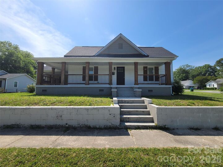 Property Photo: 409 N 12th Street NC 28016