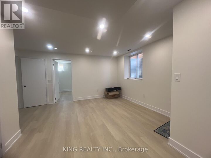 Property Photo:  349 Grovehill Crescent # Unit 2  ON N2R 0K8 