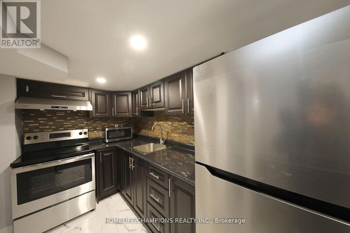 Property Photo:  5 Bellotti Crescent  ON L1Z 0M2 