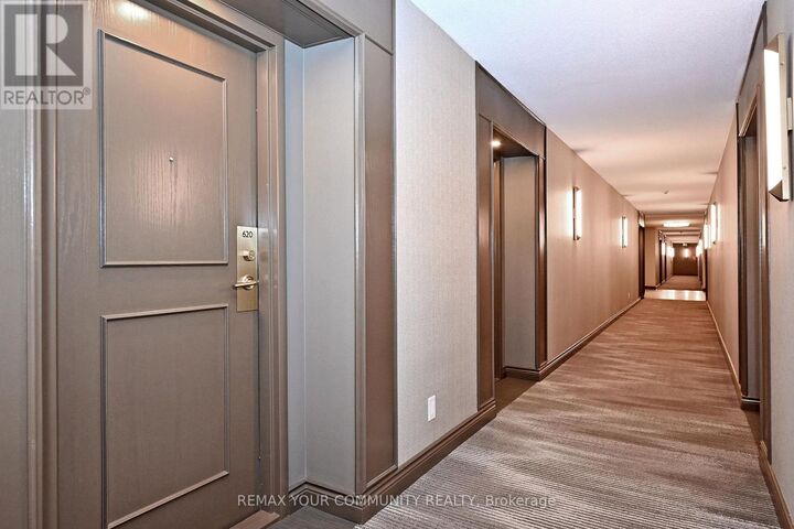 Property Photo: 32 Clarissa Drive 620 ON L4C 9R7