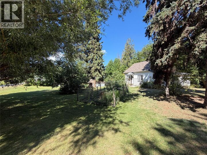 Property Photo: 2370 Lakeshore Road Northeast BC V1E 3X9
