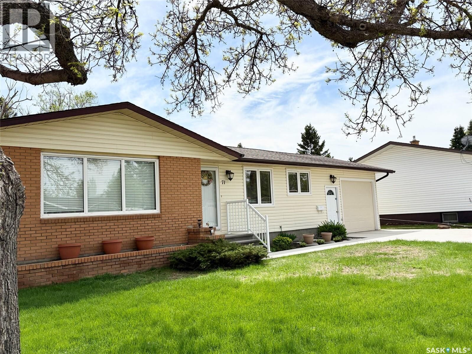 Property Photo: 71 Dalebrooke Drive SK S3N 2N6