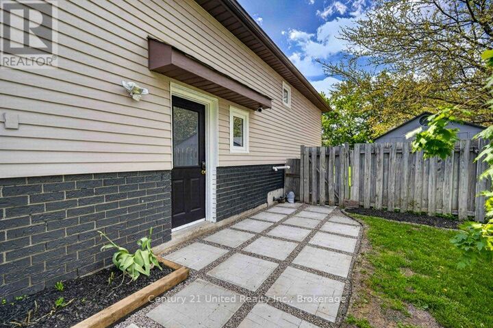Property Photo: 1255 Huntington Circle ON K9K 2B4
