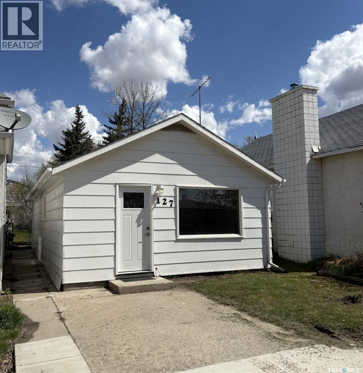 Property Photo:  127 2nd Avenue W  SK S0K 0M0 