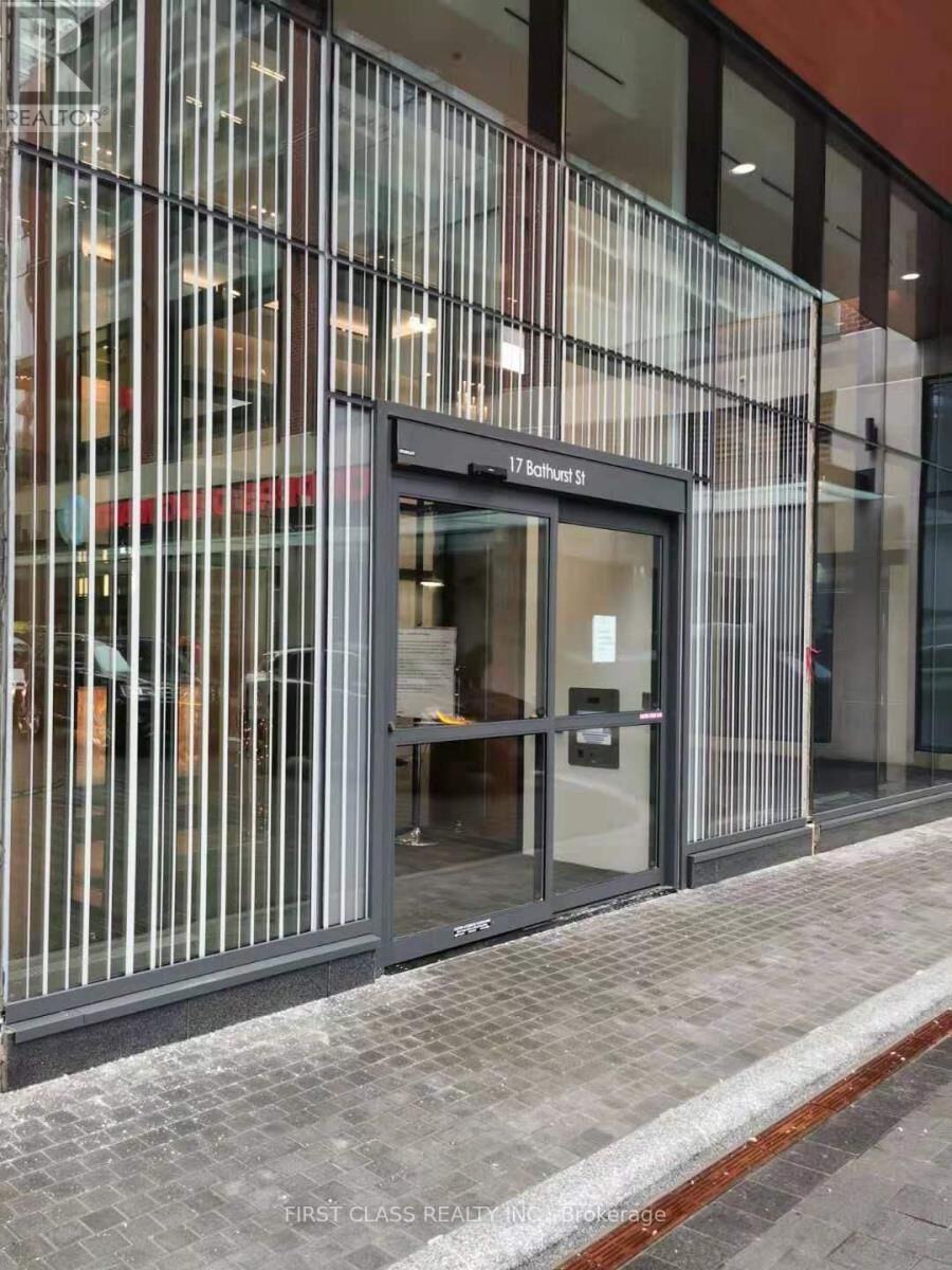 Property Photo:  17 Bathurst Street 3809  ON M5V 0N1 