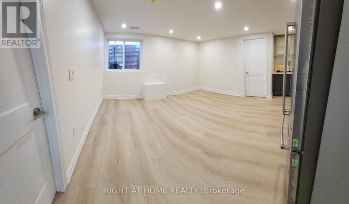 Property Photo: 82 Vista Boulevard Basement ON L5M 1V7