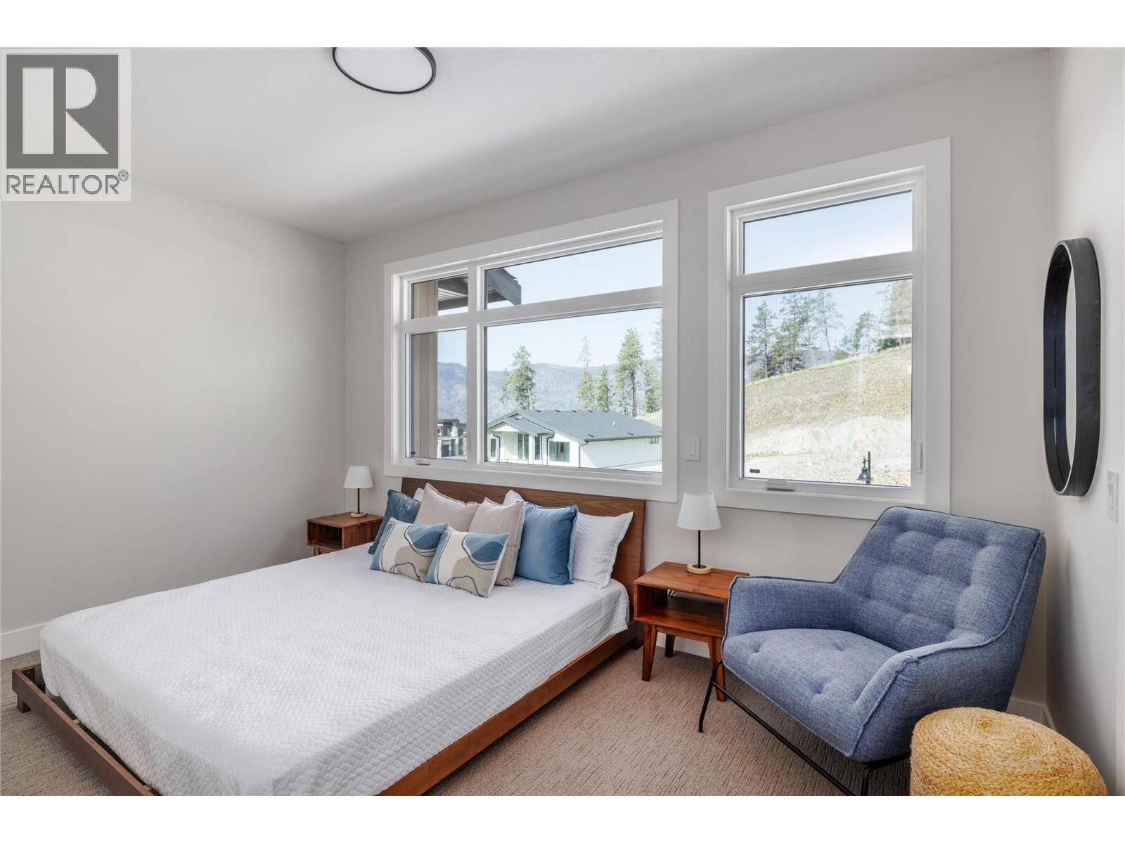Property Photo: 3425 Hilltown Drive 4 BC V1V 2B5