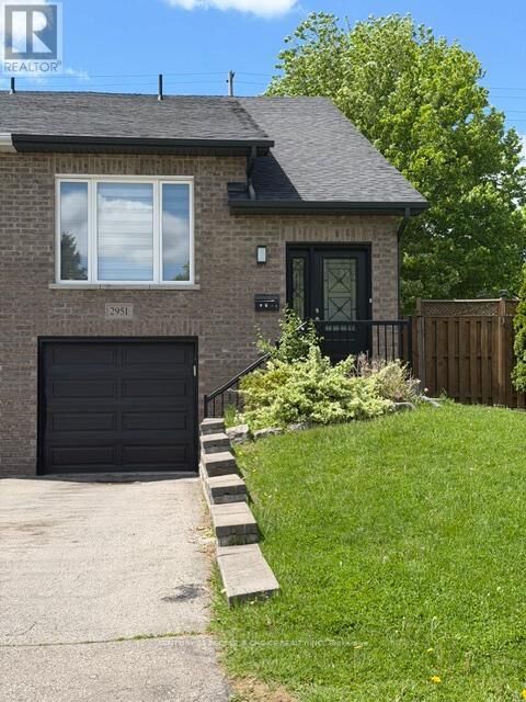 Property Photo: 2951 Salerno Crescent ON L5N 1T3