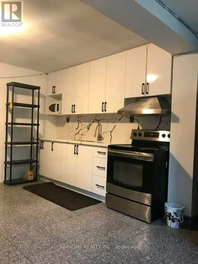 Property Photo: 137A Markham Street 2nd Flr Rm ON M6J 2G4