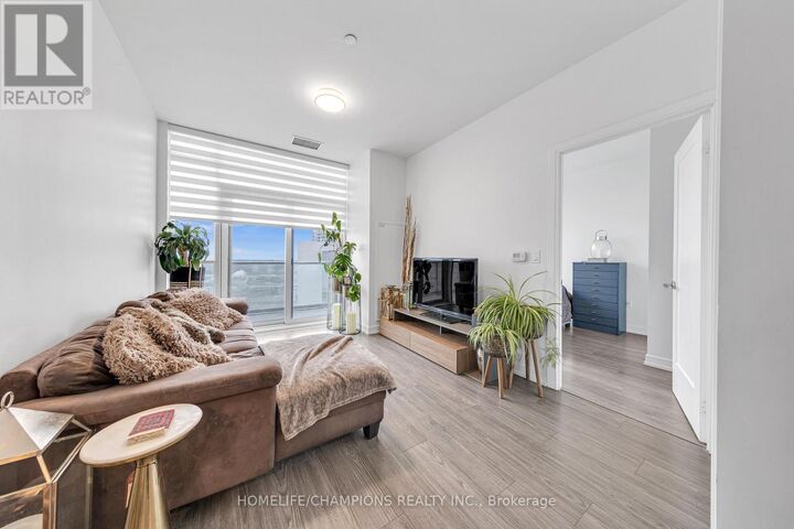 Property Photo: 225 Village Green Square Ph08 ON M1S 0N4