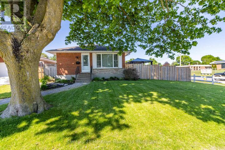 Property Photo:  153 Springbank Avenue North  ON N4S 7P9 
