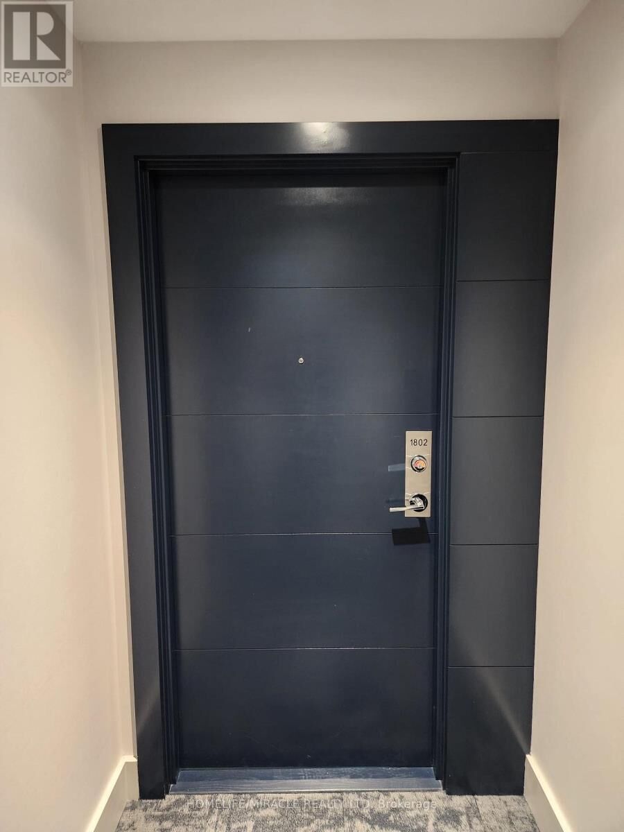 Property Photo:  75 James Street 1802  ON L8P 4V8 