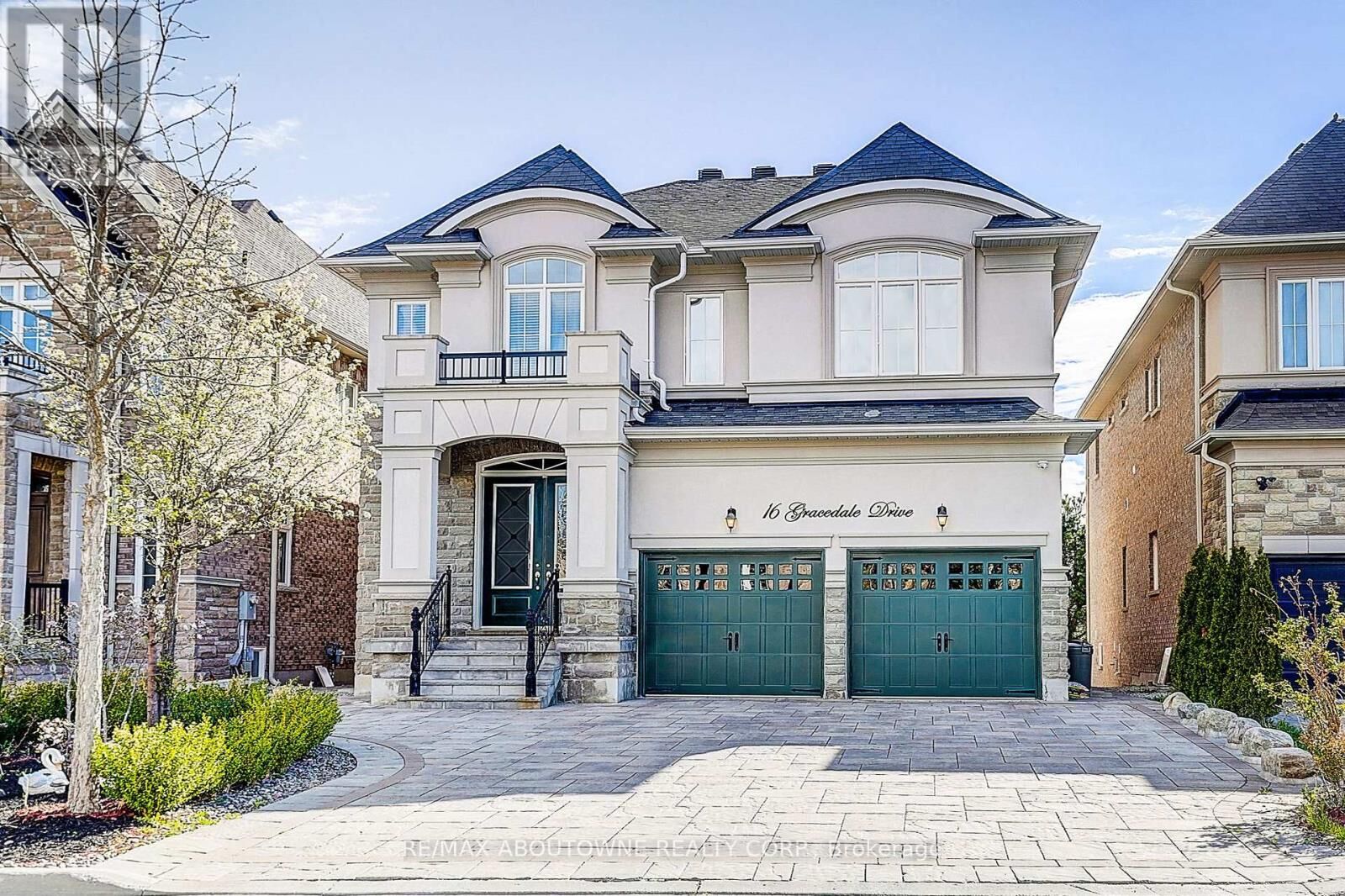 Property Photo:  16 Gracedale Drive  ON L4C 0Y3 
