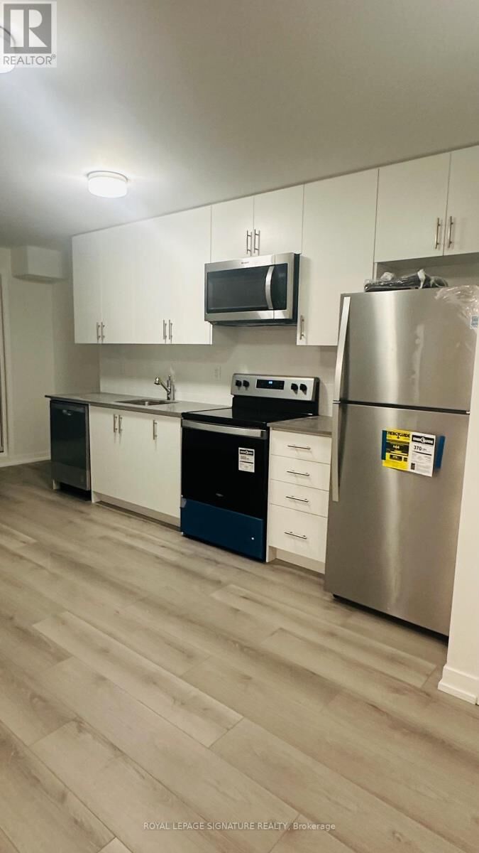 Property Photo: 3401 Ridgeway Drive 316 ON L5L 0B9