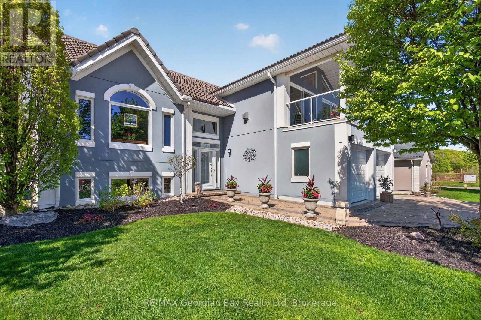 Property Photo: 656 Aberdeen Boulevard ON L4R 5N9
