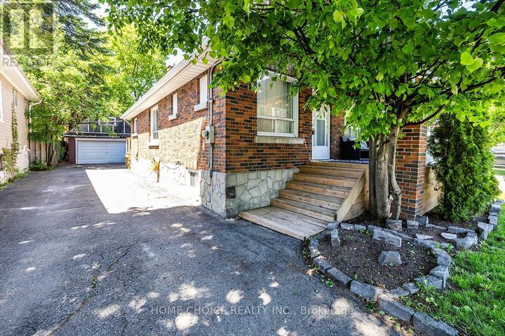 Property Photo:  140 Gladstone Avenue  ON L1J 4E7 