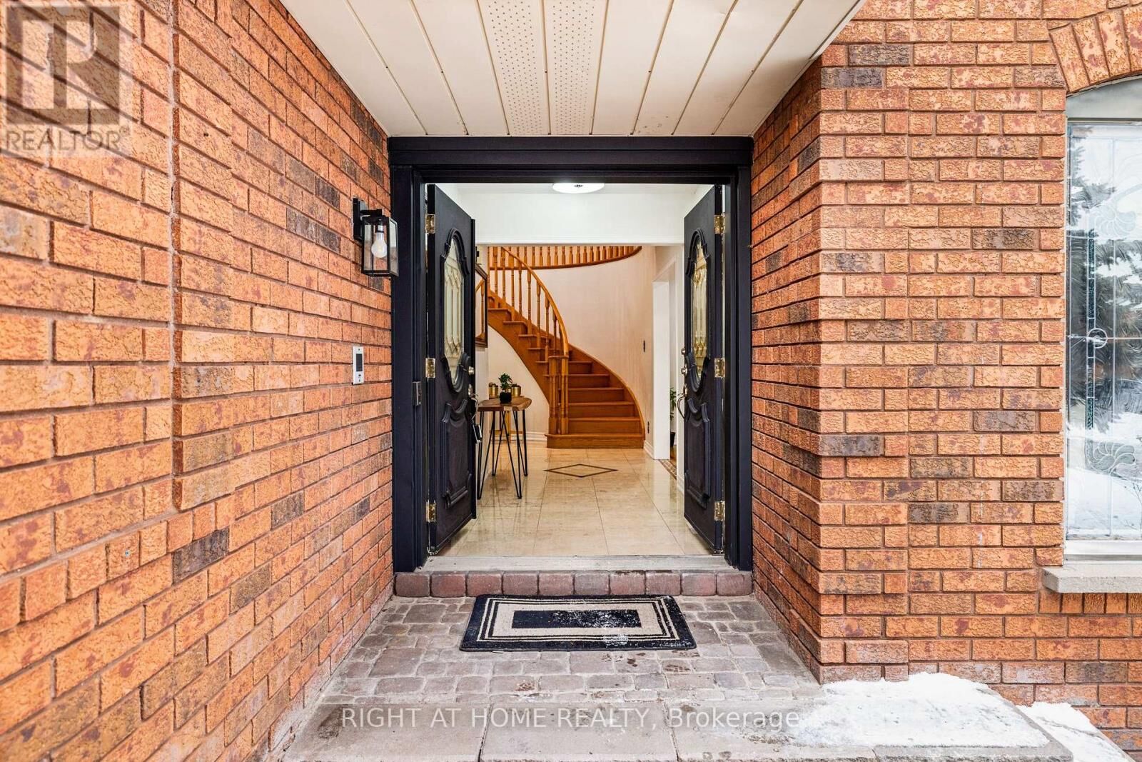Property Photo:  4469 Idlewilde Crescent  ON L5M 4E8 
