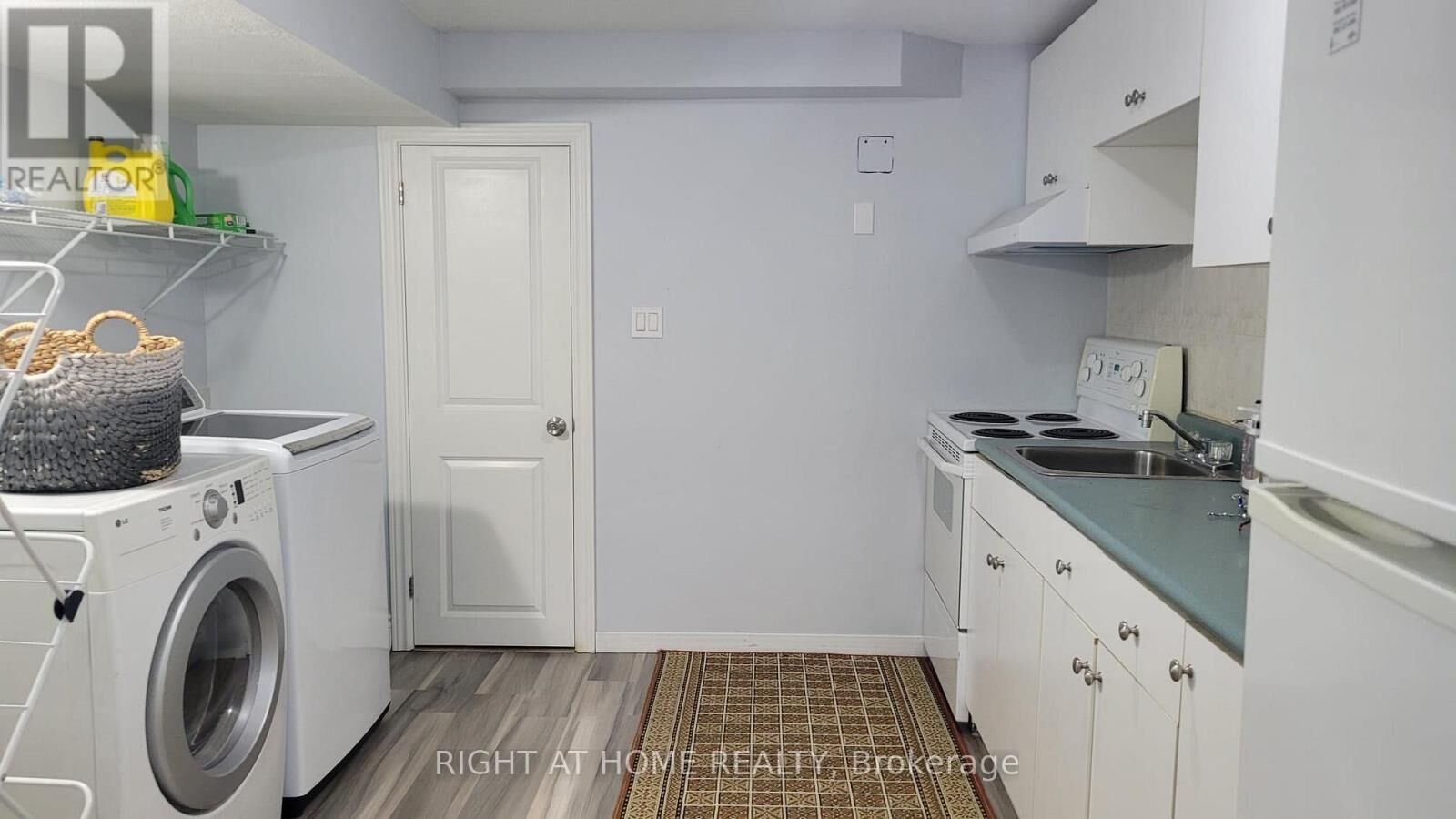 Property Photo:  2655 Gananoque Drive 7  ON L5N 3A6 