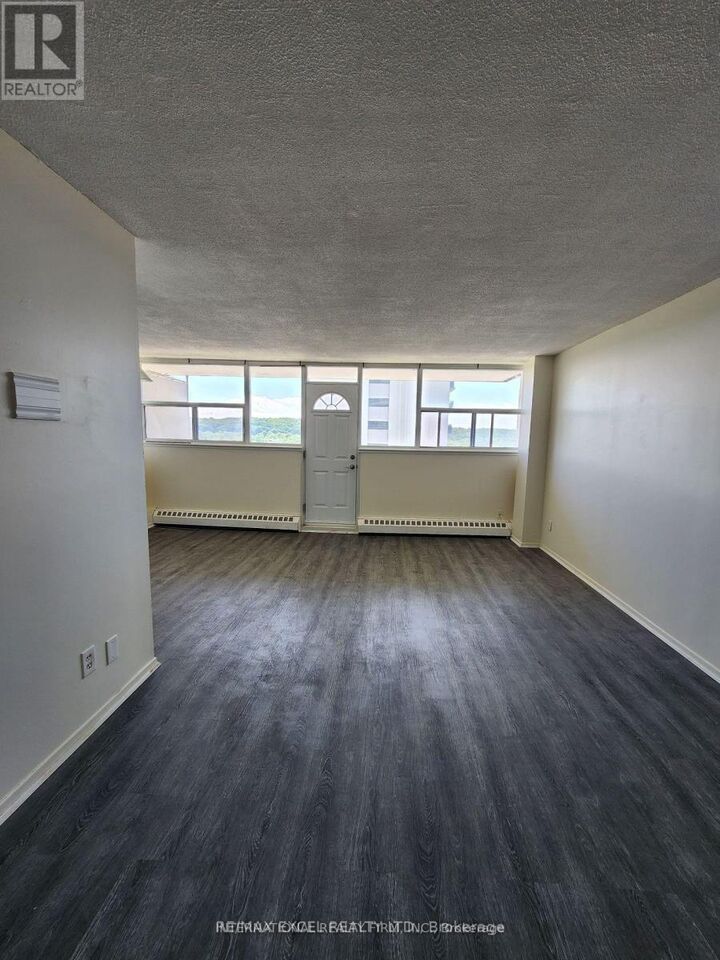 Property Photo: 215 Glenridge Avenue 1102 ON L2T 3J7