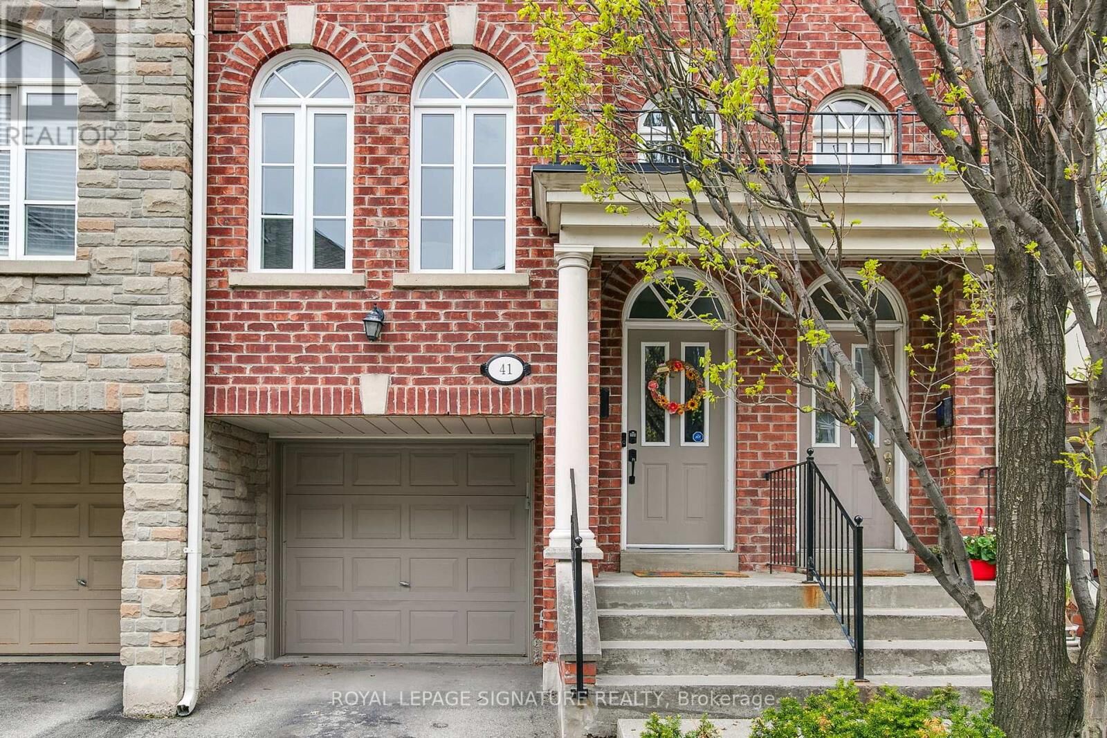 Property Photo:  41 San Remo Terrace  ON M8Z 6C6 