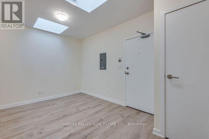 Property Photo:  1216 St Clair Avenue West 3  ON M6E 1B4 