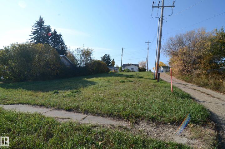 Property Photo:  4927 52 Avenue  AB T0E 2A0 
