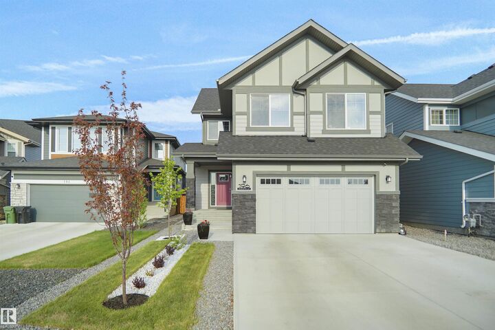 196 Edgewater Circle — photo 1