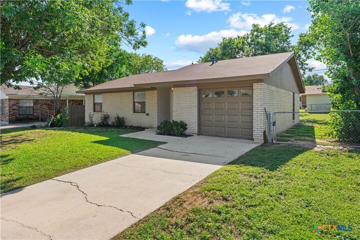 Property Photo: 1707 Hammond Drive TX 76543