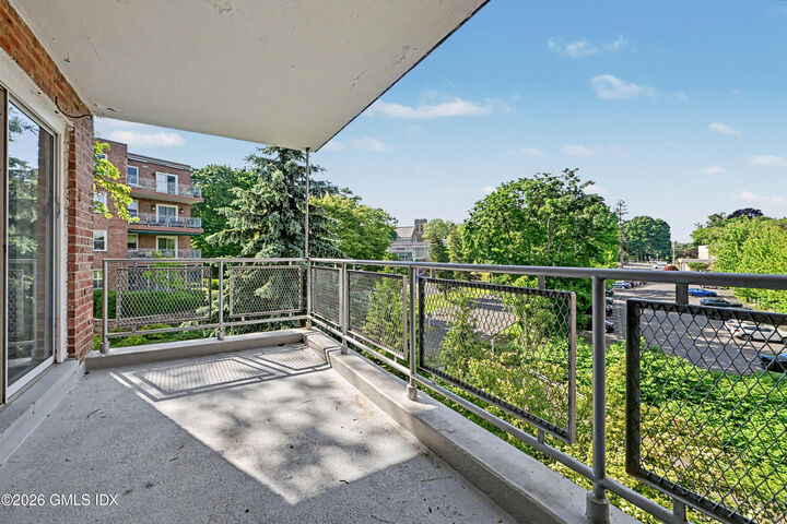 Property Photo:  1 Putnam Court 3C  CT 06830 
