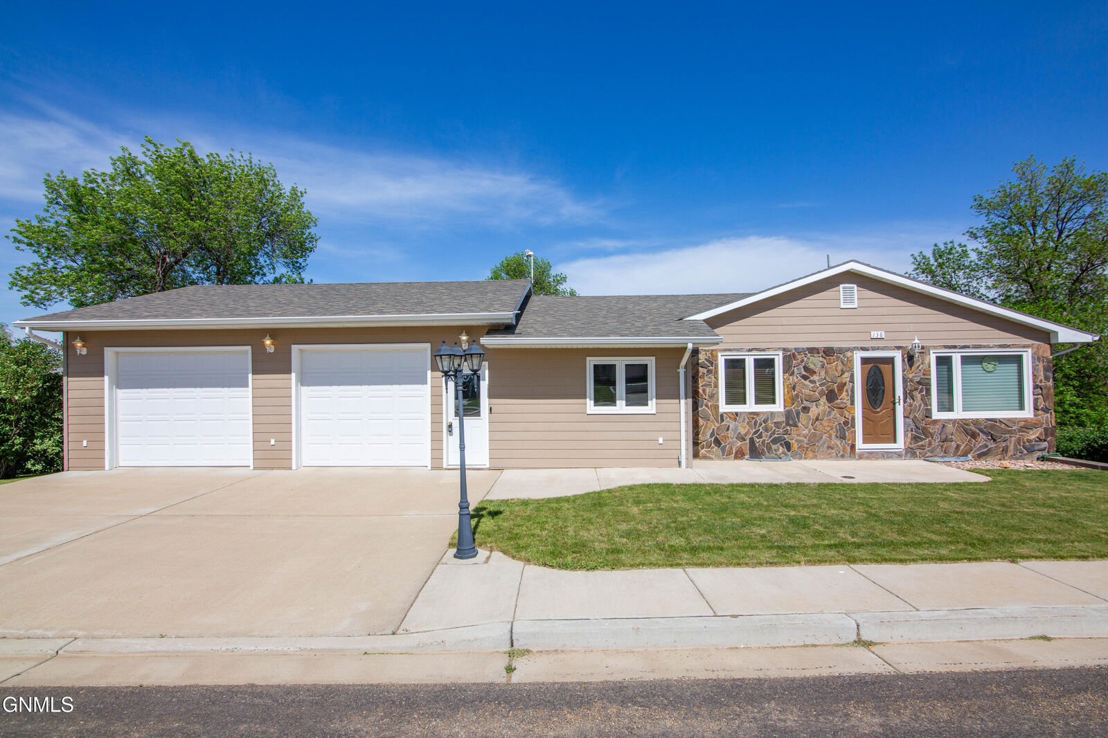 Property Photo: 138 1st Avenue NW ND 58640
