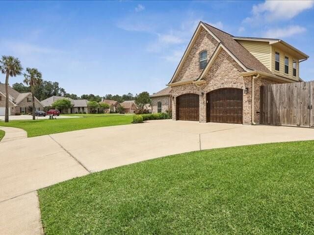 Property Photo:  100 Sir Cameron  TX 77657 
