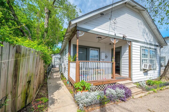 Property Photo: 1603 Airline Drive TX 77009