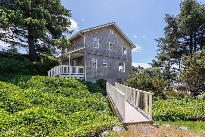 Property Photo:  5020 NW Agate Way  OR 97365 