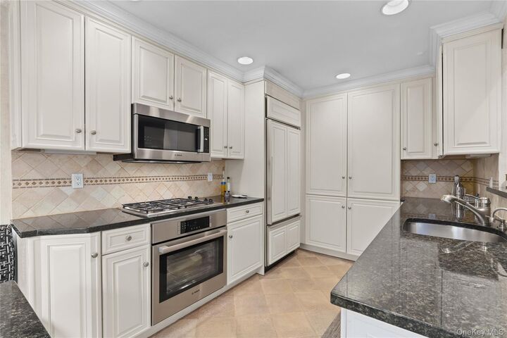 Property Photo:  6 Harriman Keep Road 6  NY 10533 