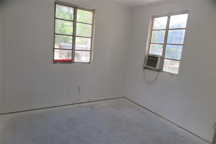 Property Photo:  1105 SE 6th Avenue  FL 32601 