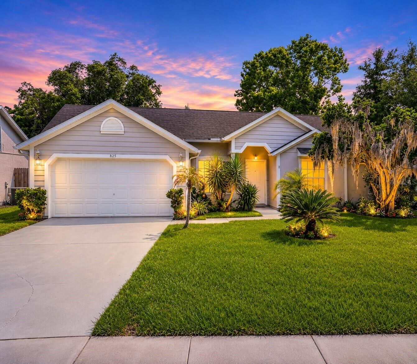 Property Photo:  925 Old Mail Lane  FL 32773 