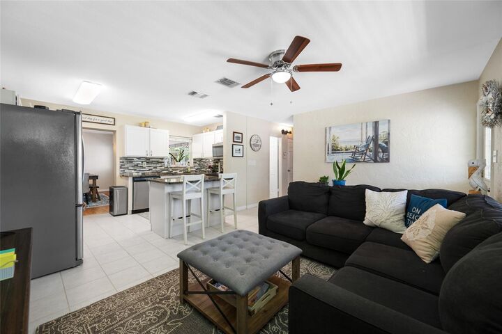 Property Photo: 7313 37th Avenue N FL 33710
