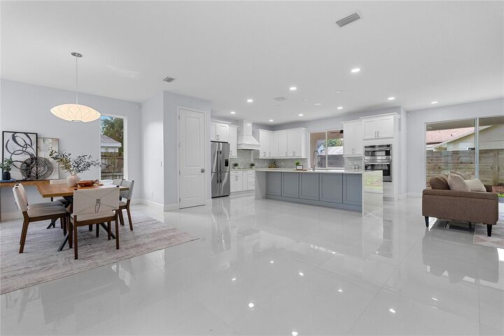 Property Photo:  1404 Border Drive  FL 32789 
