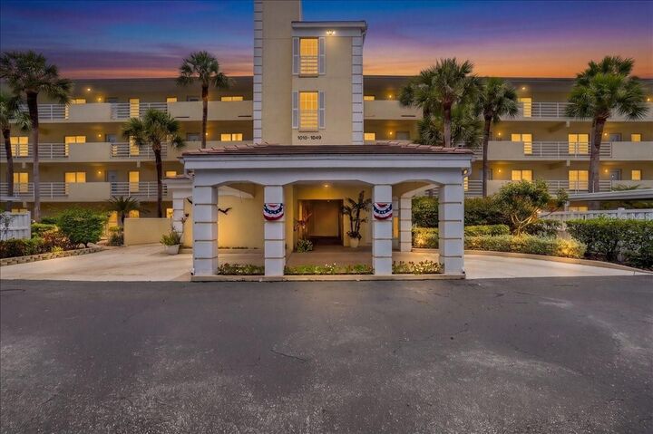 Property Photo:  1040 Wexford Boulevard 1040  FL 34293 