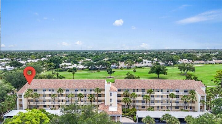 Property Photo: 1040 Wexford Boulevard 1040 FL 34293