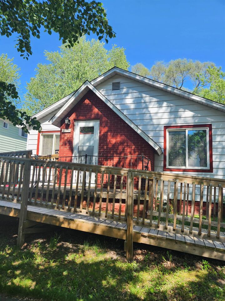 Property Photo:  309 S Warner Street  MI 48706 