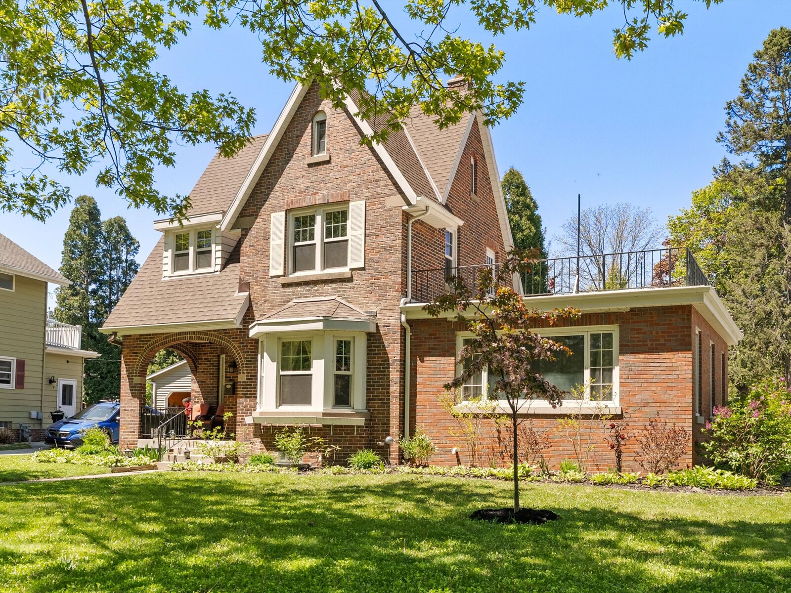 Property Photo:  605 East Riverside Dr  WI 53044 
