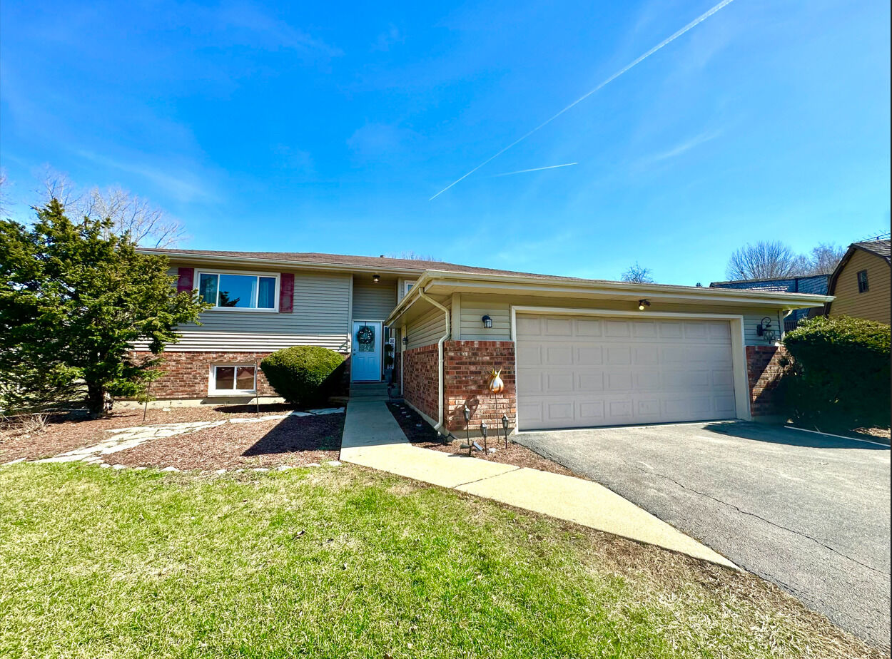 Property Photo: 5N087 Mary Court IL 60175