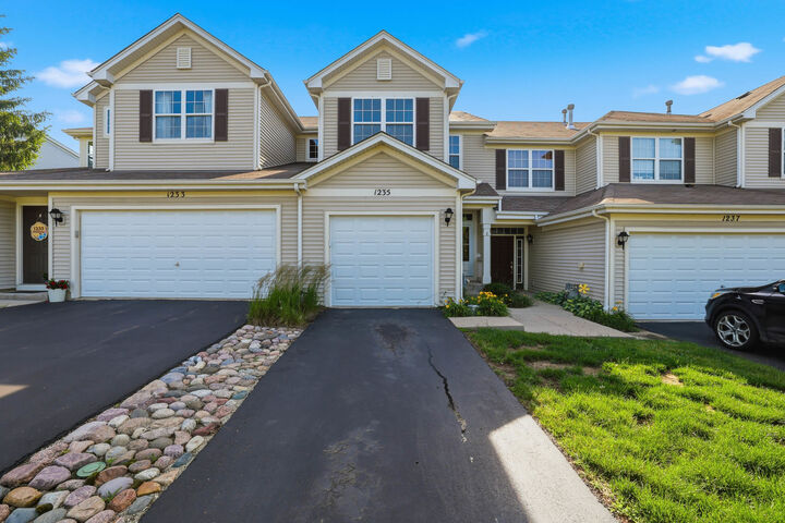Property Photo: 1235 Remington Drive IL 60020