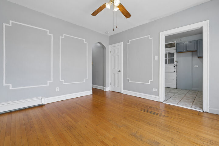 Property Photo:  8503 S Drexel Avenue 1W  IL 60619 