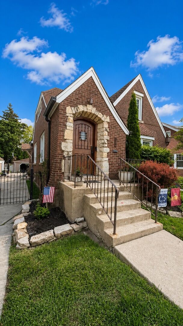 Property Photo:  166 Akenside Road  IL 60546 