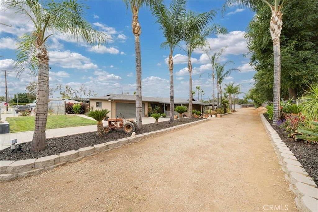 Property Photo: 251 7th CA 92860