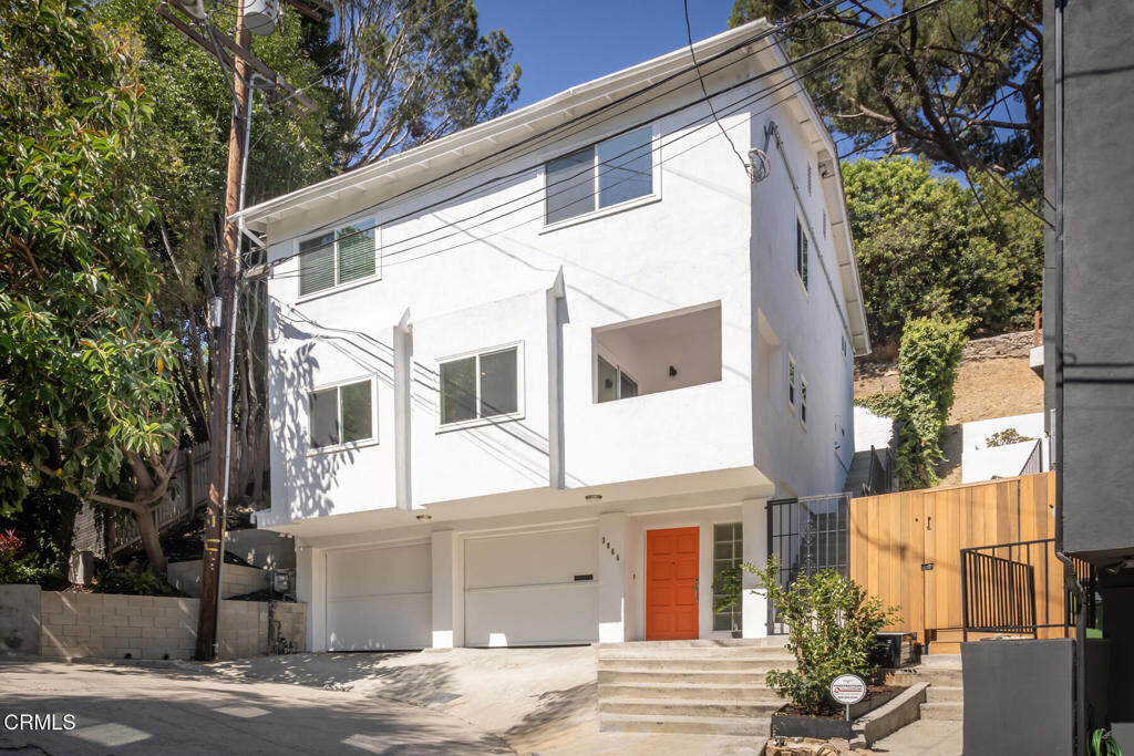 Property Photo:  3866 Udell Court  CA 90027 