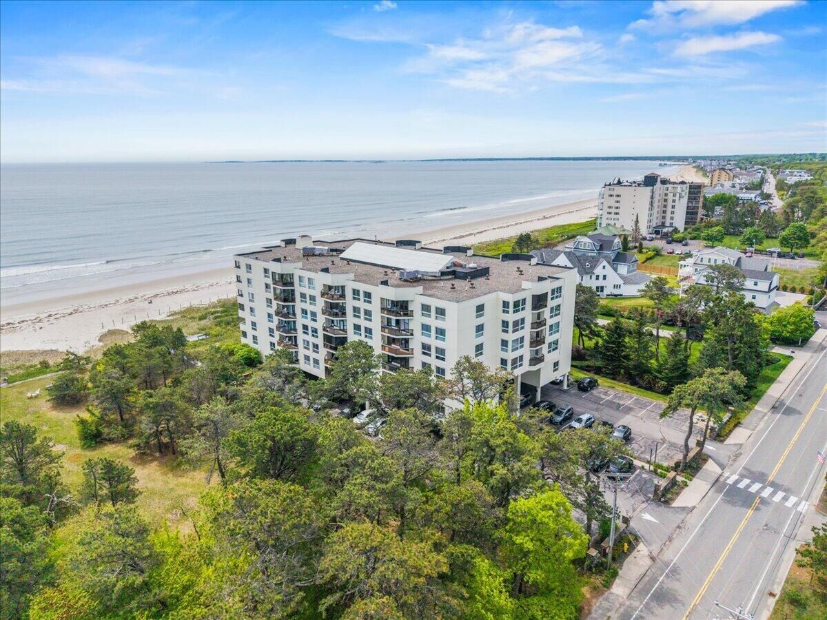 Property Photo:  215 E Grand Avenue 404  ME 04064 